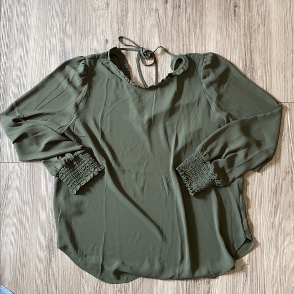 LOFT tie back top w/ ruffled neck Large